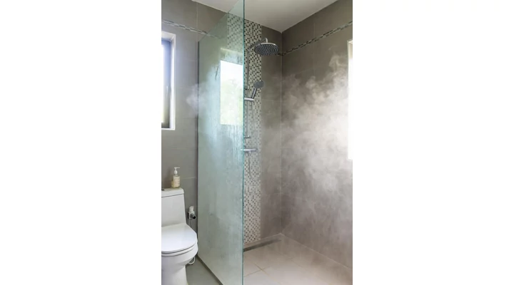 Miért penészedik újra a fürdőszoba (vagy szoba), hiába van ventilátor? – 7 leggyakoribb hiba, amit szinte mindenki elkövet